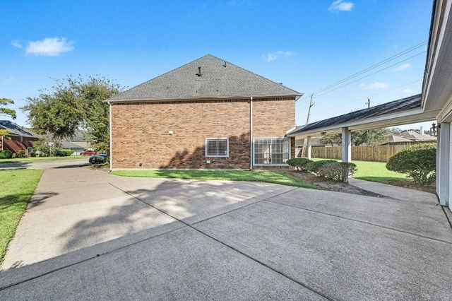 2125 Tipperary Drive, Pearland, TX 77581