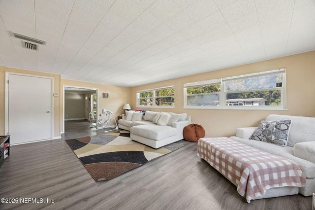 11535 RENNE Drive, Jacksonville, FL 32218