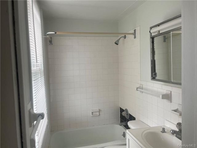 8 Mansion Street 2, Poughkeepsie, NY 12601