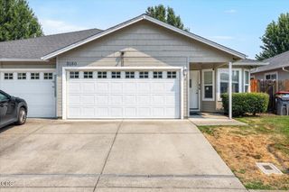 3180 Forest Hills Drive A, Medford, OR 97504