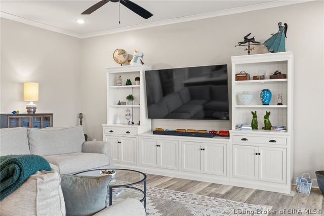 1619 Greenbrier Pointe, Henryville, IN 47126