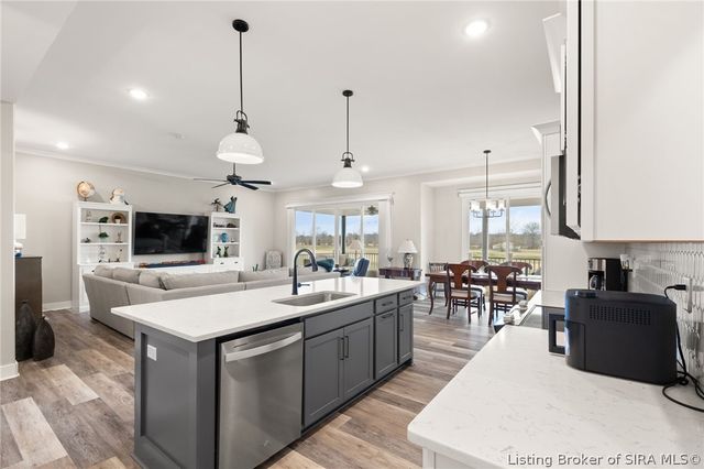 1619 Greenbrier Pointe, Henryville, IN 47126