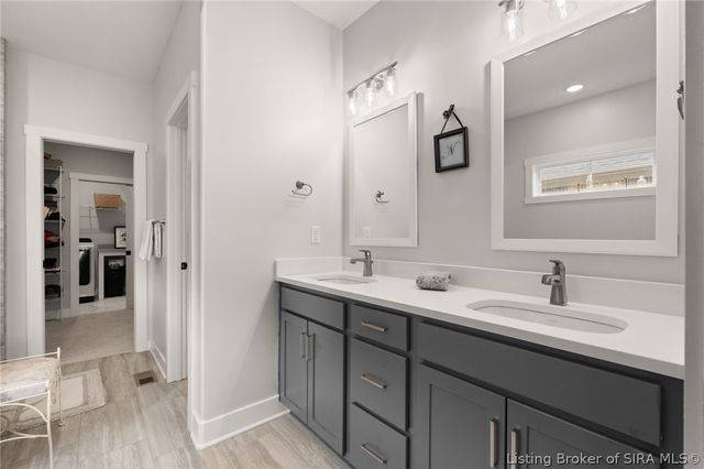 1619 Greenbrier Pointe, Henryville, IN 47126