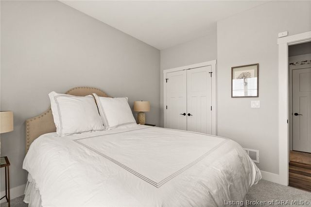 1619 Greenbrier Pointe, Henryville, IN 47126