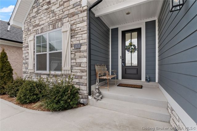 1619 Greenbrier Pointe, Henryville, IN 47126