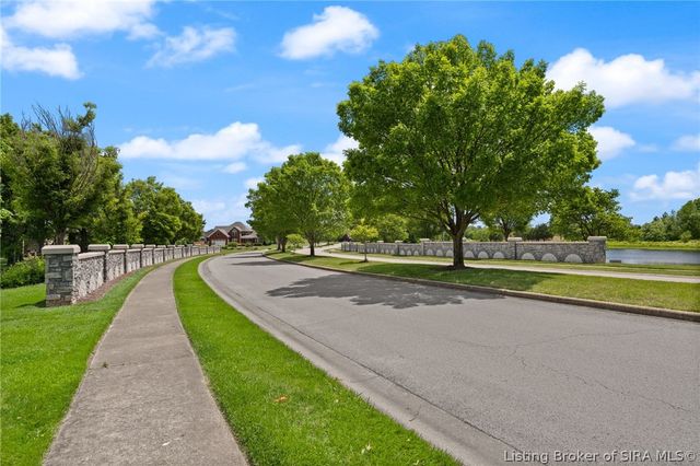 1619 Greenbrier Pointe, Henryville, IN 47126