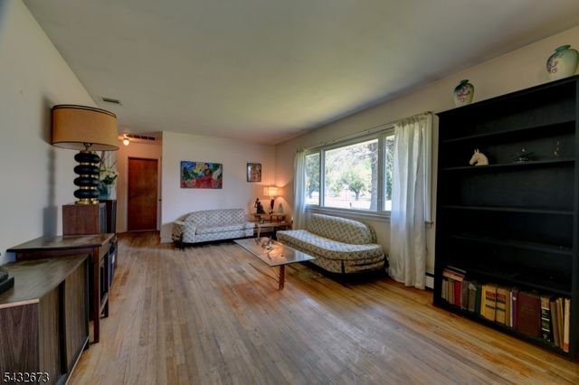 68 Comly Rd, Lincoln Park Boro, NJ 07035