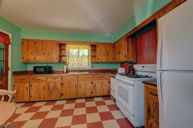 68 Comly Rd, Lincoln Park Boro, NJ 07035