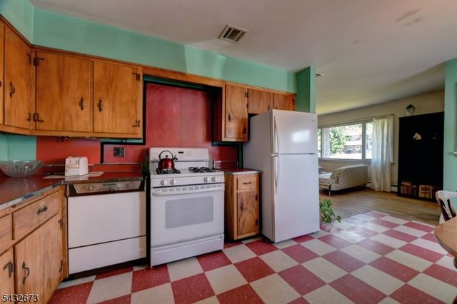 68 Comly Rd, Lincoln Park Boro, NJ 07035