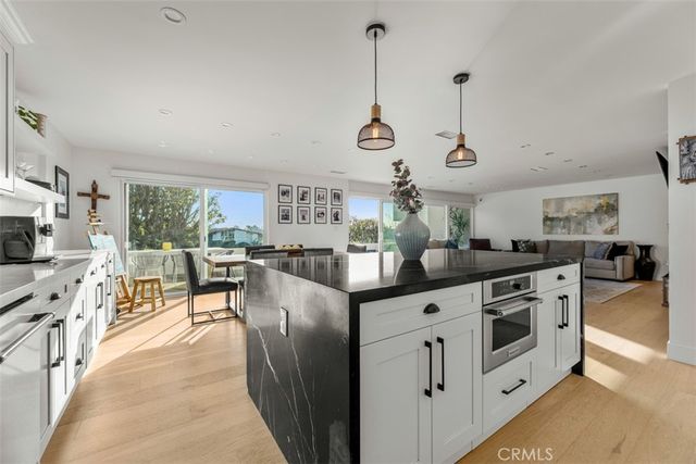 2111 Vista Entrada, Newport Beach, CA 92660