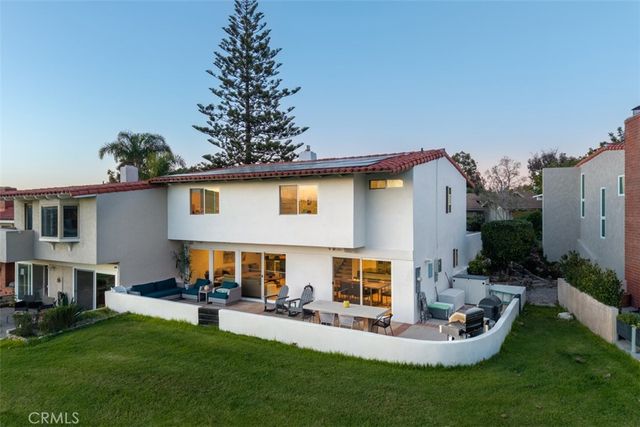 2111 Vista Entrada, Newport Beach, CA 92660