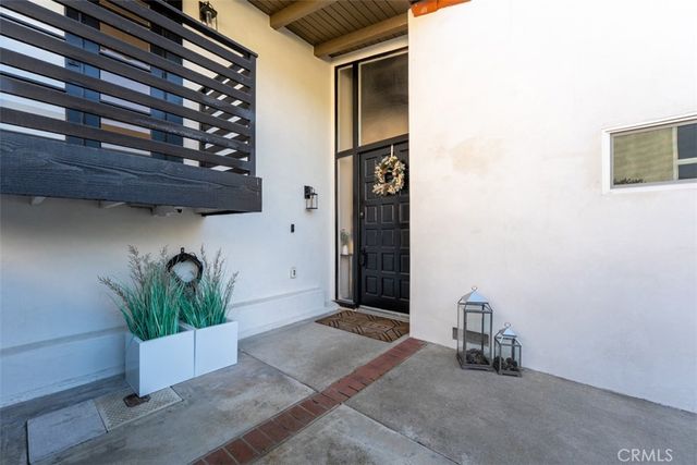 2111 Vista Entrada, Newport Beach, CA 92660