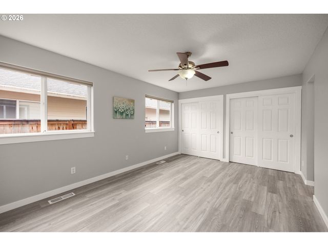 549 Se 72nd Ave, Hillsboro, OR 97123