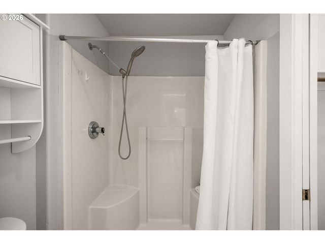 549 Se 72nd Ave, Hillsboro, OR 97123