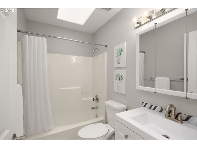 549 Se 72nd Ave, Hillsboro, OR 97123