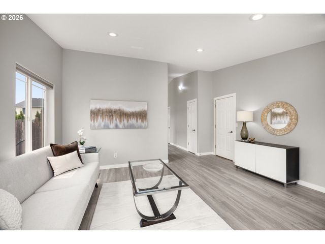 549 Se 72nd Ave, Hillsboro, OR 97123