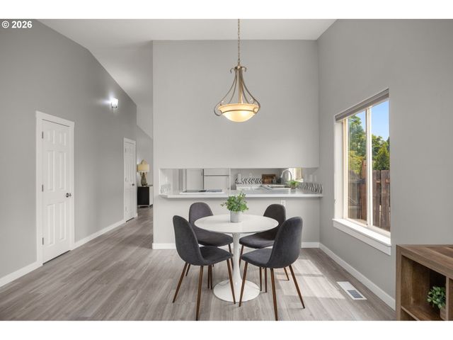 549 Se 72nd Ave, Hillsboro, OR 97123