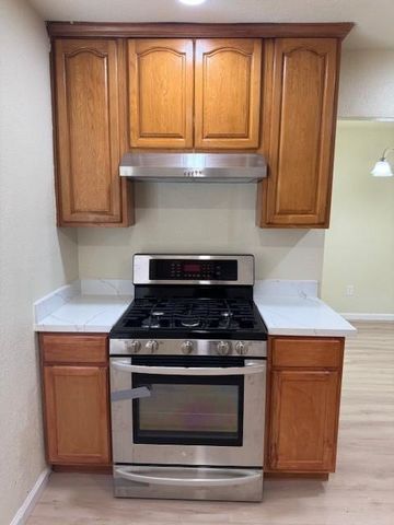 2437 Phelps St, Stockton, CA 95206