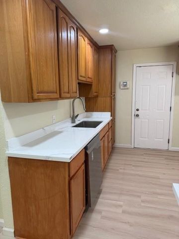 2437 Phelps St, Stockton, CA 95206