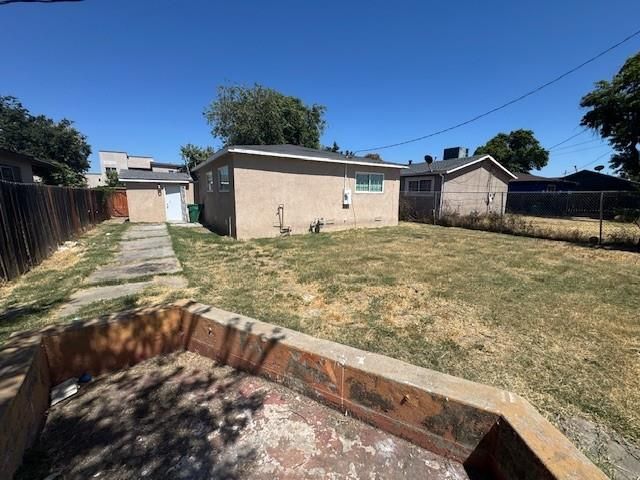 2437 Phelps St, Stockton, CA 95206