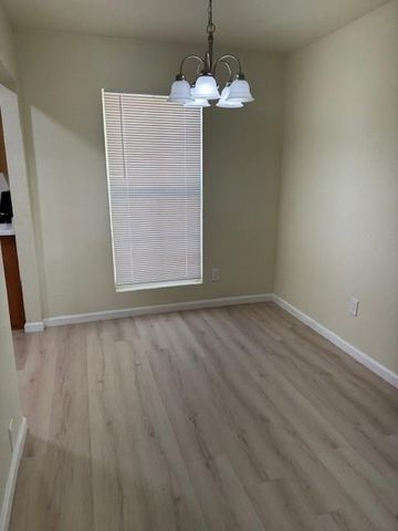 2437 Phelps St, Stockton, CA 95206