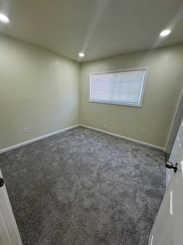 2437 Phelps St, Stockton, CA 95206