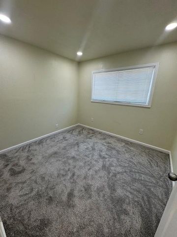 2437 Phelps St, Stockton, CA 95206