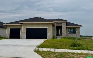 11714 S 124th Avenue, Papillion, NE 68046