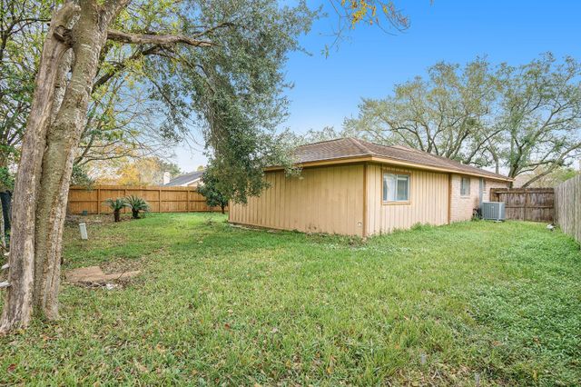 17306 Fife Lane, Webster, TX 77598