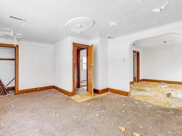 5282 Lakeview Street, Detroit, MI 48213