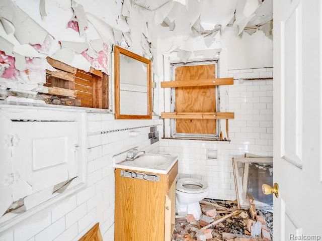 5282 Lakeview Street, Detroit, MI 48213