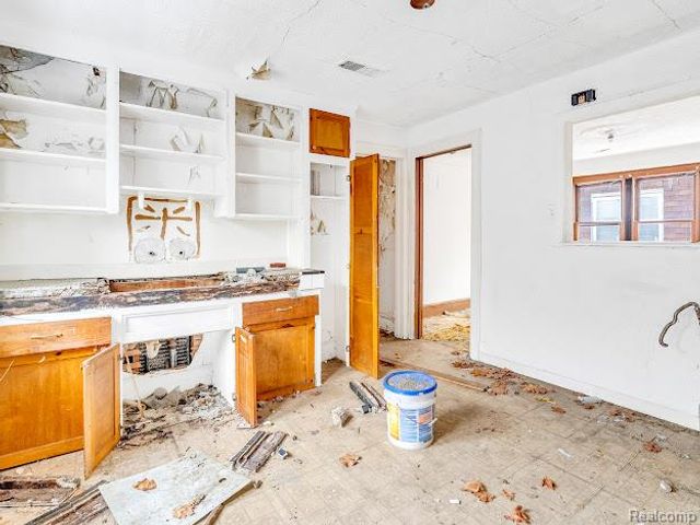 5282 Lakeview Street, Detroit, MI 48213