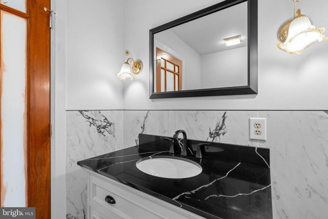 327 GEIGEL HILL RD, Ottsville, PA 18942