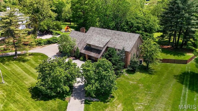11 Denny Lane, Huntleigh, MO 63131