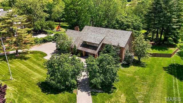 11 Denny Lane, Huntleigh, MO 63131