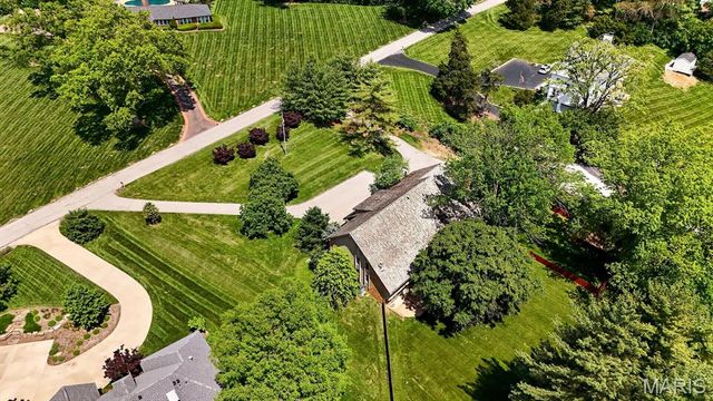 11 Denny Lane, Huntleigh, MO 63131