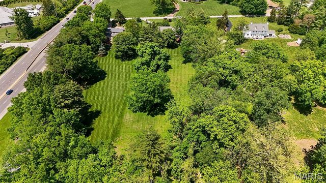 11 Denny Lane, Huntleigh, MO 63131