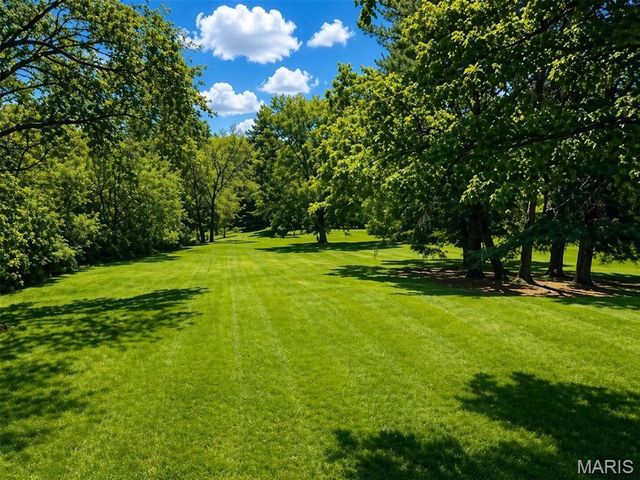 11 Denny Lane, Huntleigh, MO 63131