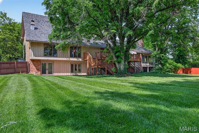 11 Denny Lane, Huntleigh, MO 63131