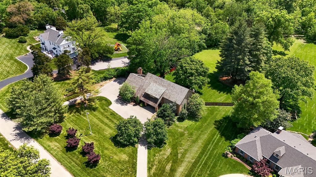 11 Denny Lane, Huntleigh, MO 63131