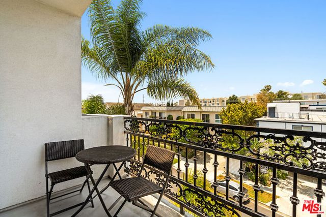 11826 Dorothy Street PH1, Los Angeles, CA 90049