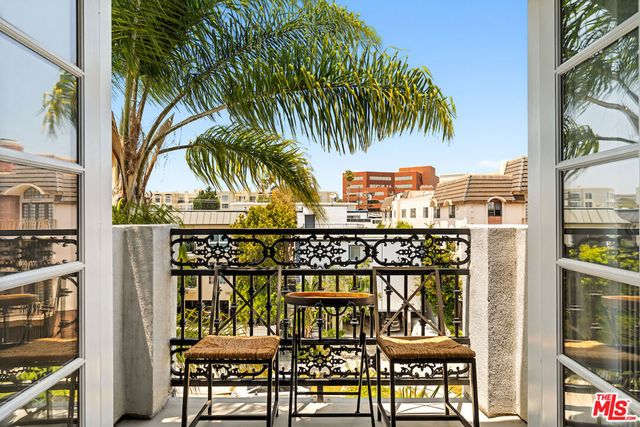 11826 Dorothy Street PH1, Los Angeles, CA 90049