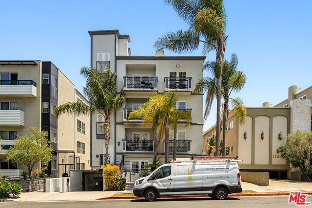 11826 Dorothy Street PH1, Los Angeles, CA 90049