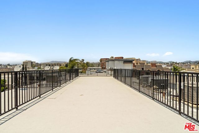 11826 Dorothy Street PH1, Los Angeles, CA 90049