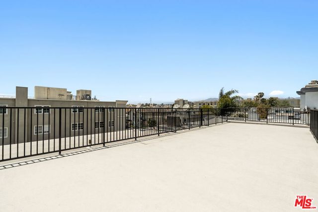 11826 Dorothy Street PH1, Los Angeles, CA 90049