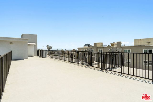 11826 Dorothy Street PH1, Los Angeles, CA 90049