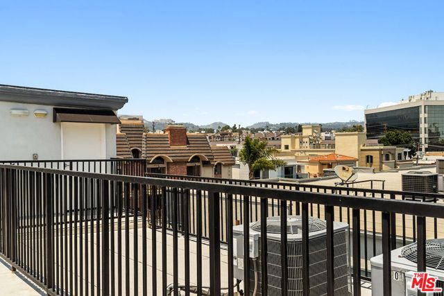 11826 Dorothy Street PH1, Los Angeles, CA 90049