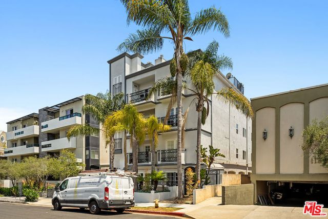 11826 Dorothy Street PH1, Los Angeles, CA 90049