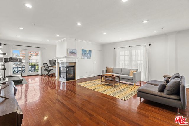 11826 Dorothy Street PH1, Los Angeles, CA 90049