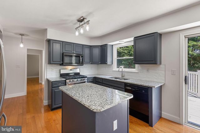 119 E WILKERDEAN DR E, Newark, DE 19711